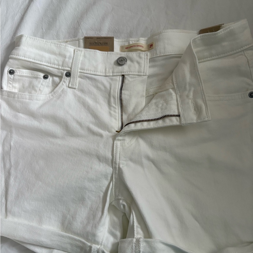 Levi's Classic White Mid-Length Shorts